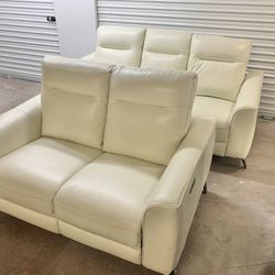 Like New Leather Electric Dual Reclining Couch With Electric Headrests And Dual Usb And Matching Loveseat 