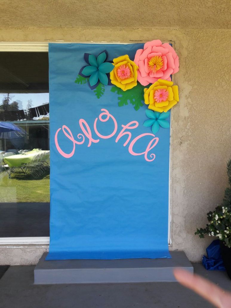 Hawaiian party decor