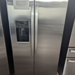 GE 25.3 Cu.Ft. Side X Side Refridgerator In Fingerprint Resisist.