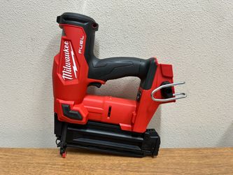 Milwaukee 2746-20 M18 FUEL 18-Volt Lithium-Ion Brushless Cordless Gen II 18-Gauge Brad Nailer (Tool-Only)