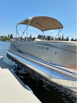 2016 24’ Avalon pontoon boat