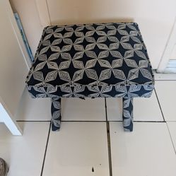 Ottoman/Navy With Design Ottoman