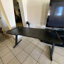 Carbon fiber design gaming table