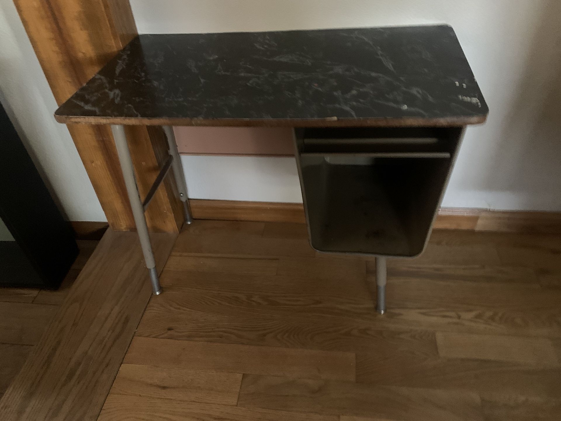 Small child Desk