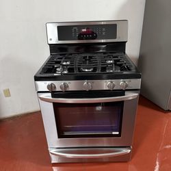 LG 5-burner gas stove in perfect working condition. Delivery and installation available with a 3-month warranty.