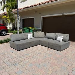 Modular sectional sofa from rooms to go