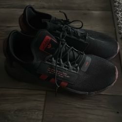 Adidas NMD R1 V2  Size 9