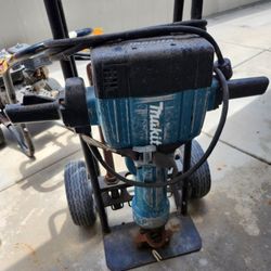 Makita Breaker Hammer Kit