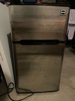 3.2 cu ft RCA mini refrigerator with freezer