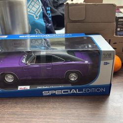 1969 Dodge Charger R/T Purple 1 18 Maisto Special Edition Diecast Car Model 27