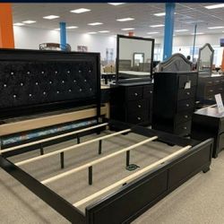 KING SIZE 4 PIECES BEDROOM SET (QB, DRESSER, MIRROR AND NIGHTSTAND)