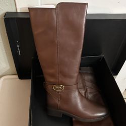 new coach boots Size 7