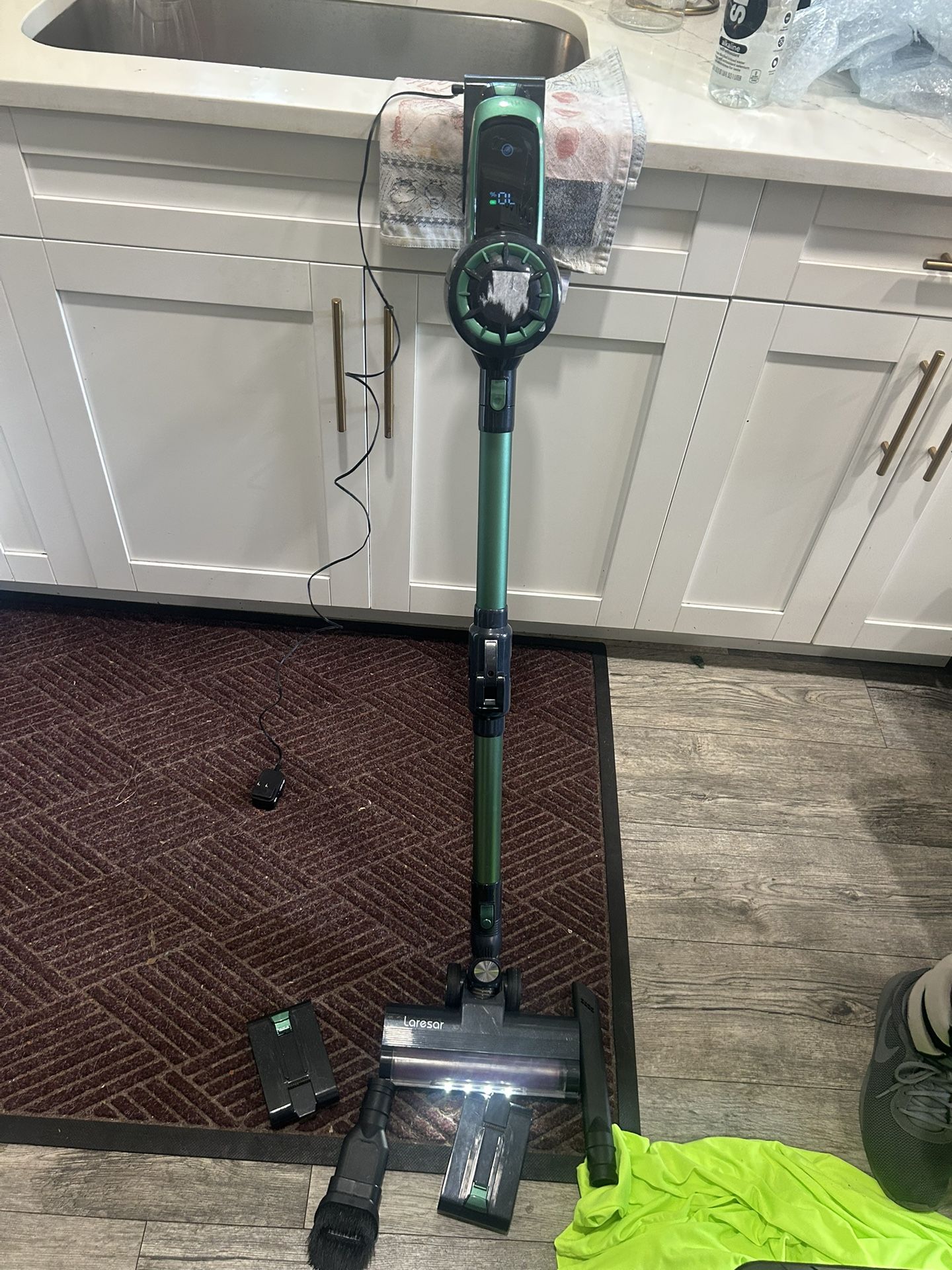 Laresar Vacuum With Extra Batteries And Attachments