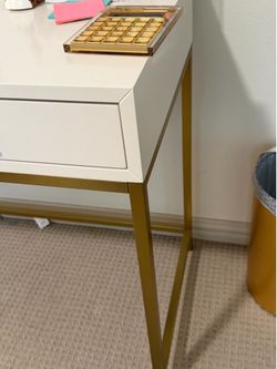 Pottery Barn Teen Bedroom Set (white & gold)