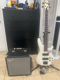 Bajo eléctrico activo  y bosina fender