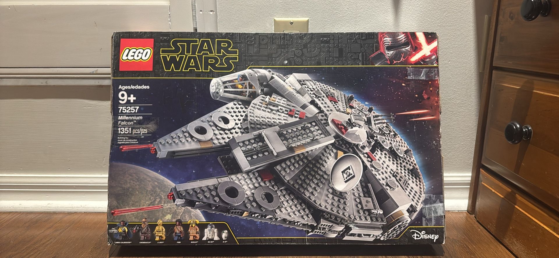 NEW LEGO Millennium Falcon 75257