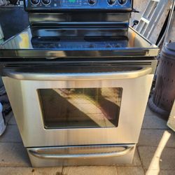 GE Electric Stove USED Good Conditions Everything Works Well 