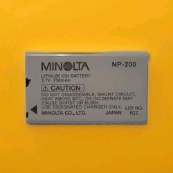 GENUINE MINOLTA BATTERY NP-200.
