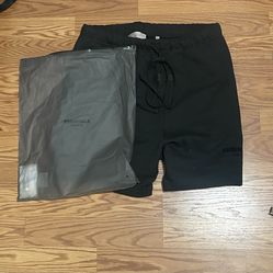 Black essential shorts