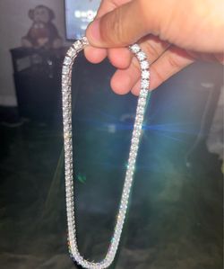 Shop GLD Tennis Chain – Excellent Condition