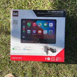 Dual 10.1 inch media receiver with wireless android auto and Apple CarPlay