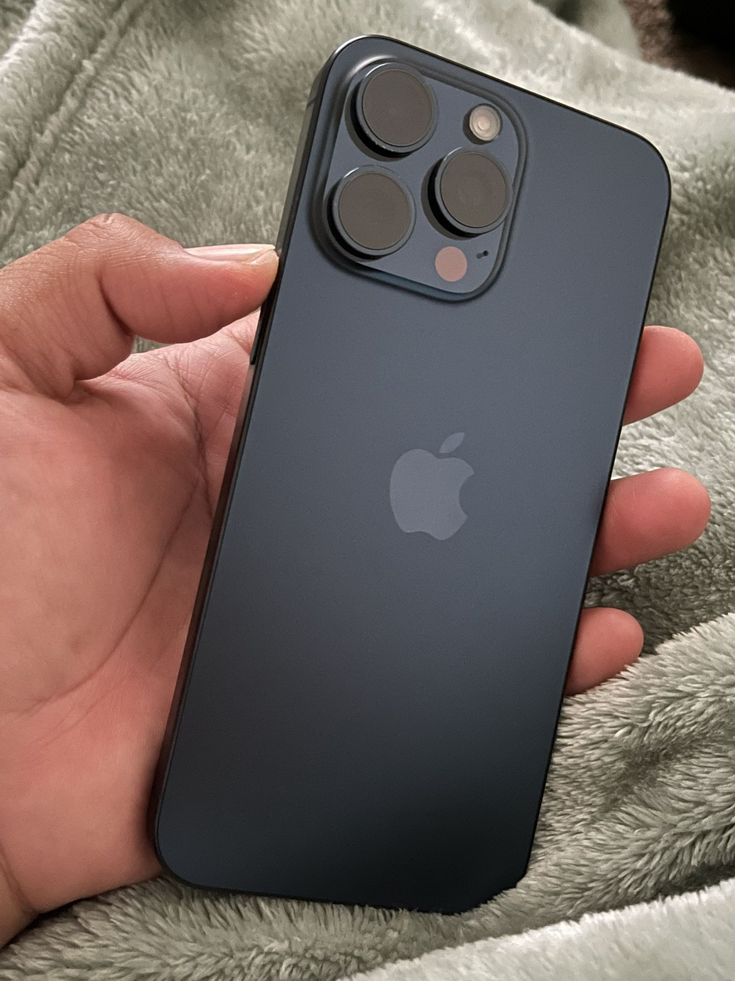 iPhone 15 Pro Max 1TB Blue Titanium UNLOCKED