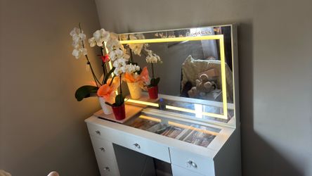 Vanity mirror
