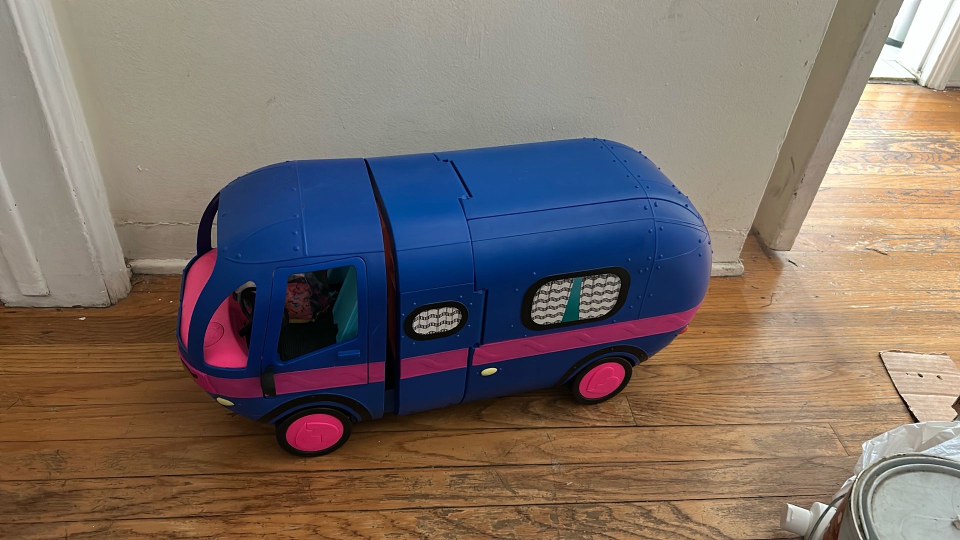 LOL Doll Van