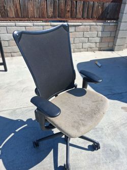 solid Allsteel office chair.   go up and down, but it doesnt stay down....