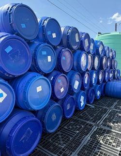 58 gallon plastic barrels w screw top lid