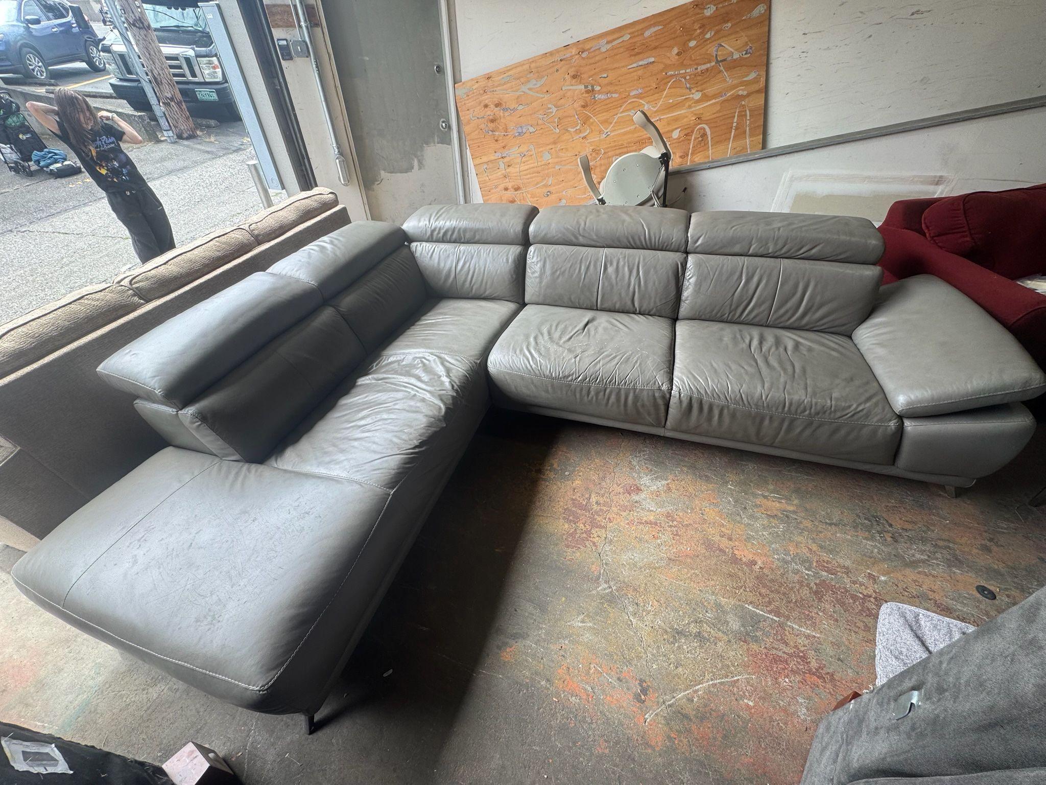 Leather Sectional Couch (WE DELIVER)