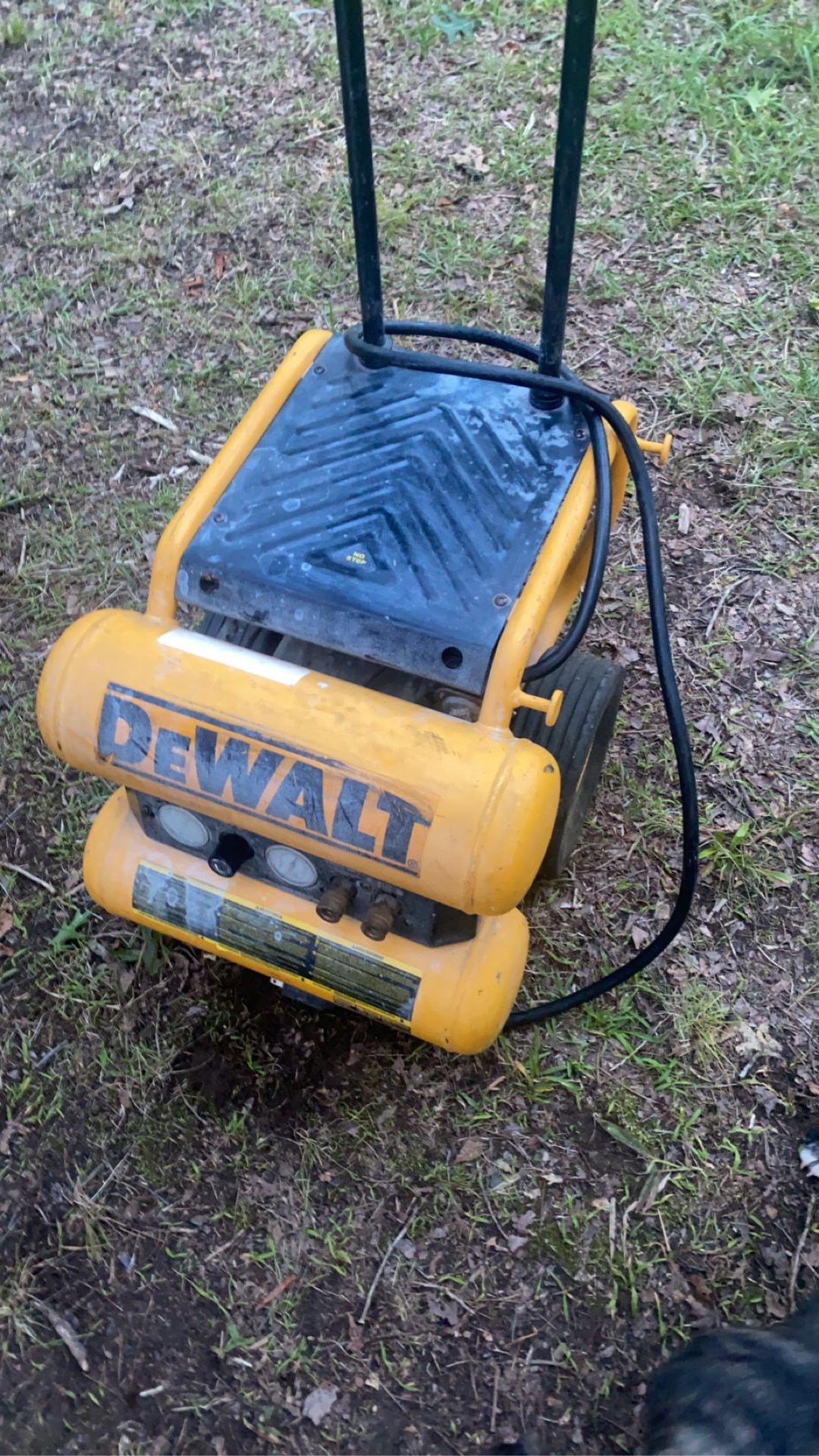 4 Gallon Twin Tank Compressor
