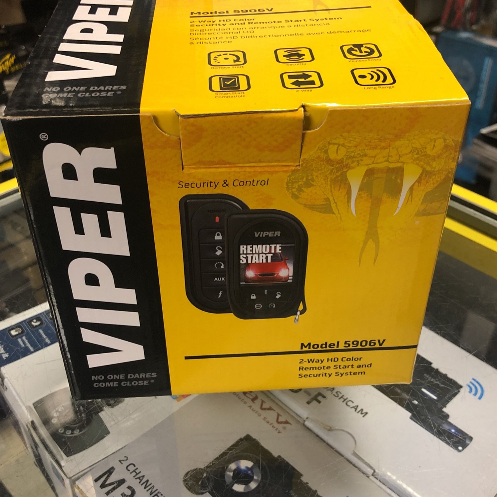 VIPER 5906V カーセキュリティ カラー液晶リモコン エンスタ機能あり