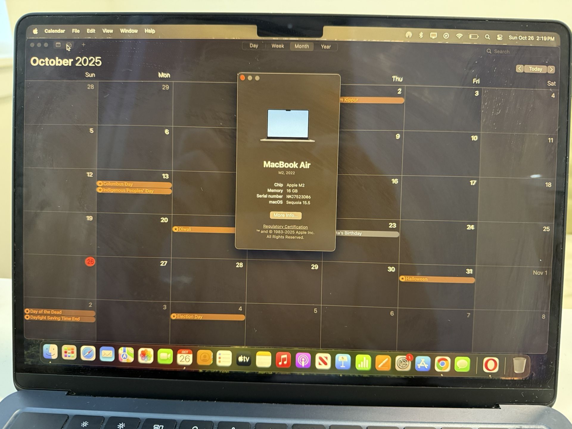 M2 MacBook Air 2022 256gb 16gb RAM Comes With Charger