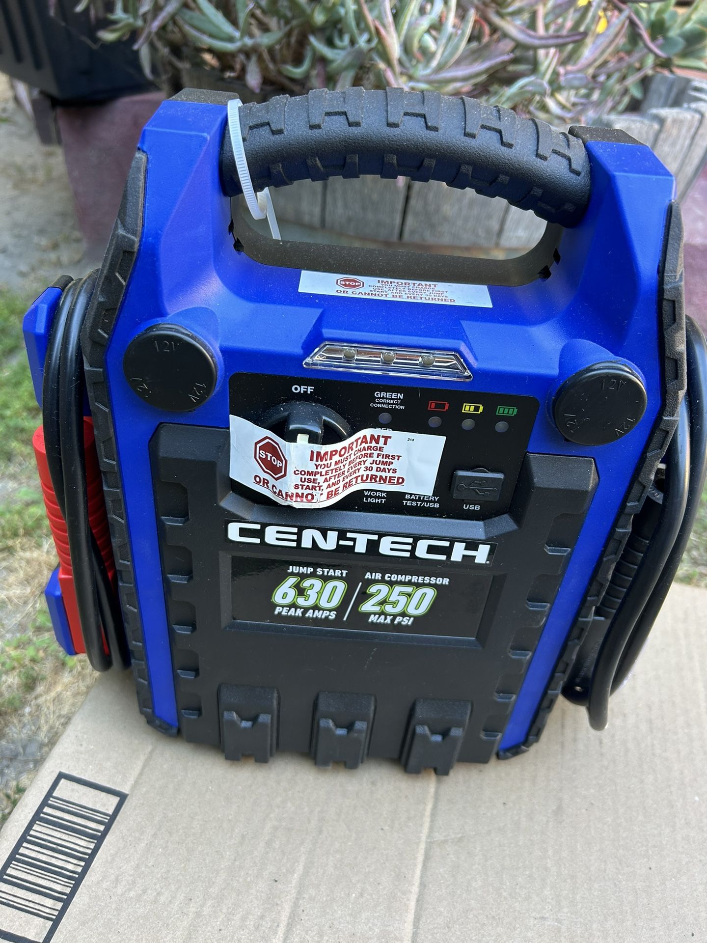 CEN-TECH 630 Peak Amp Portable Car Battery Jump Starter and Power Pack with  250 PSI Air Compressor for Sale in Los Angeles, CA - OfferUp