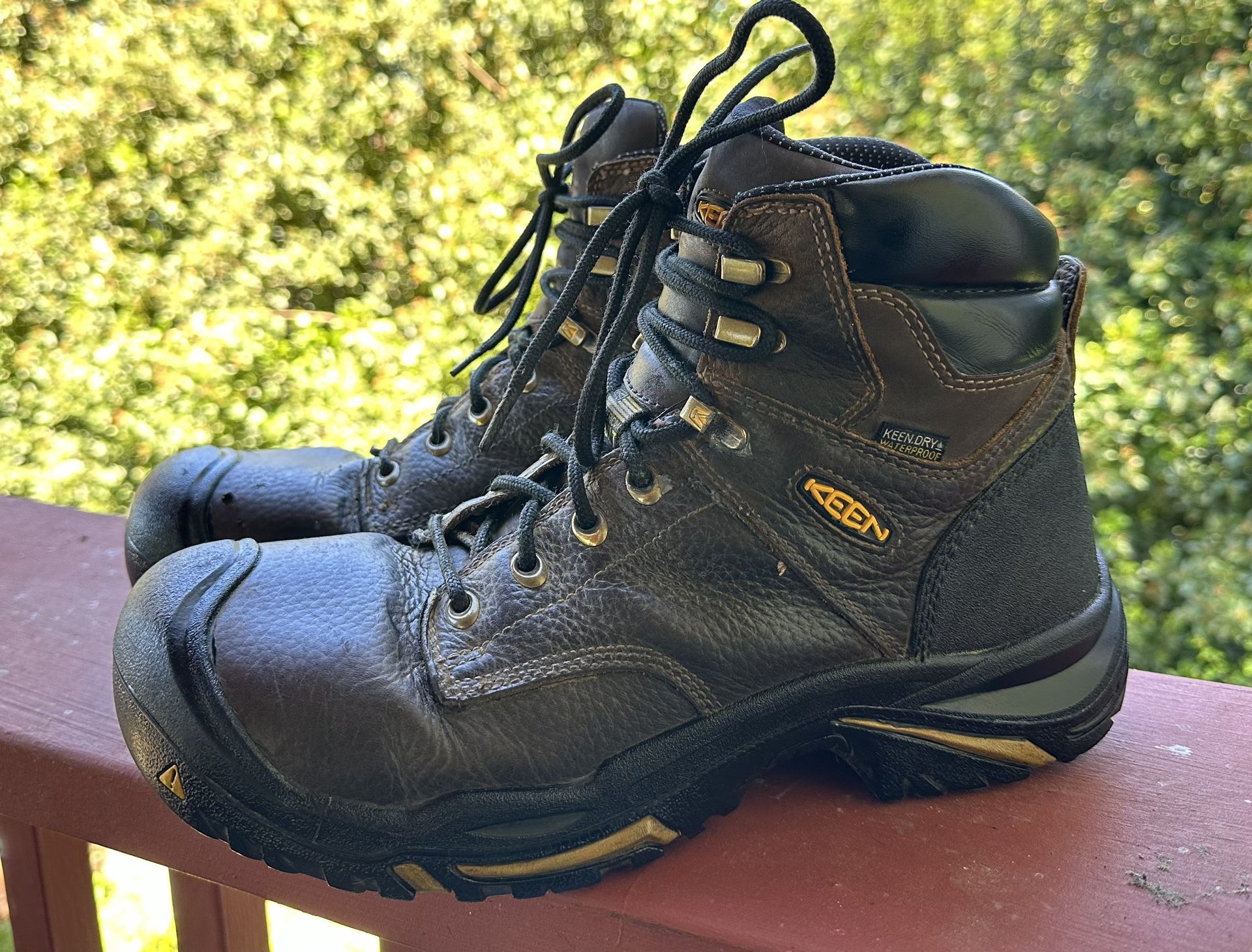 KEEN WORK BOOTS / SIZE 11