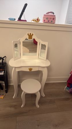 Kids vanity