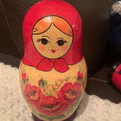 Vintage Set of 8 Russian Hand Painted Floral Nesting Dolls