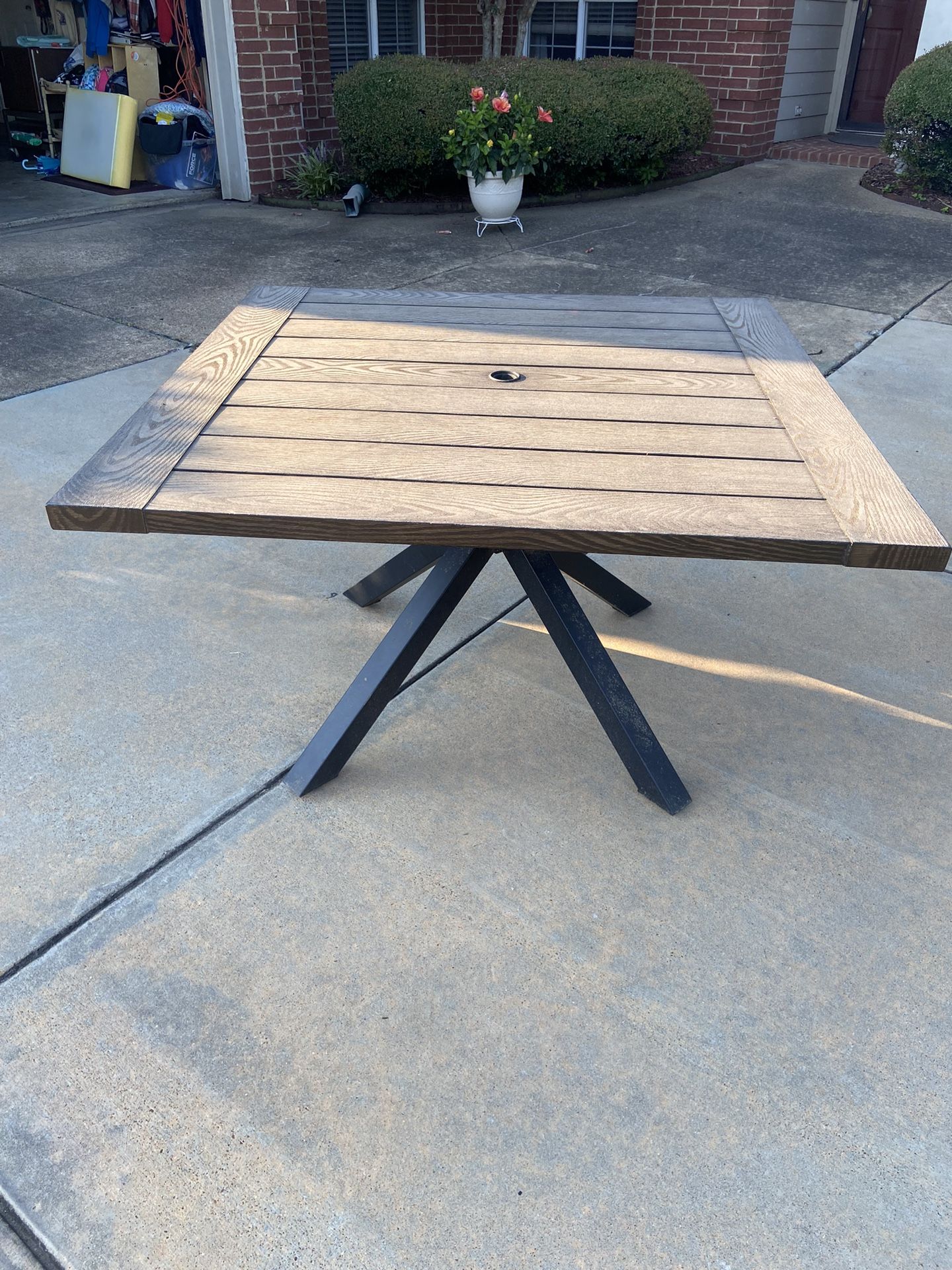 Outsides Patio Table