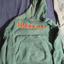 Supreme hoodie