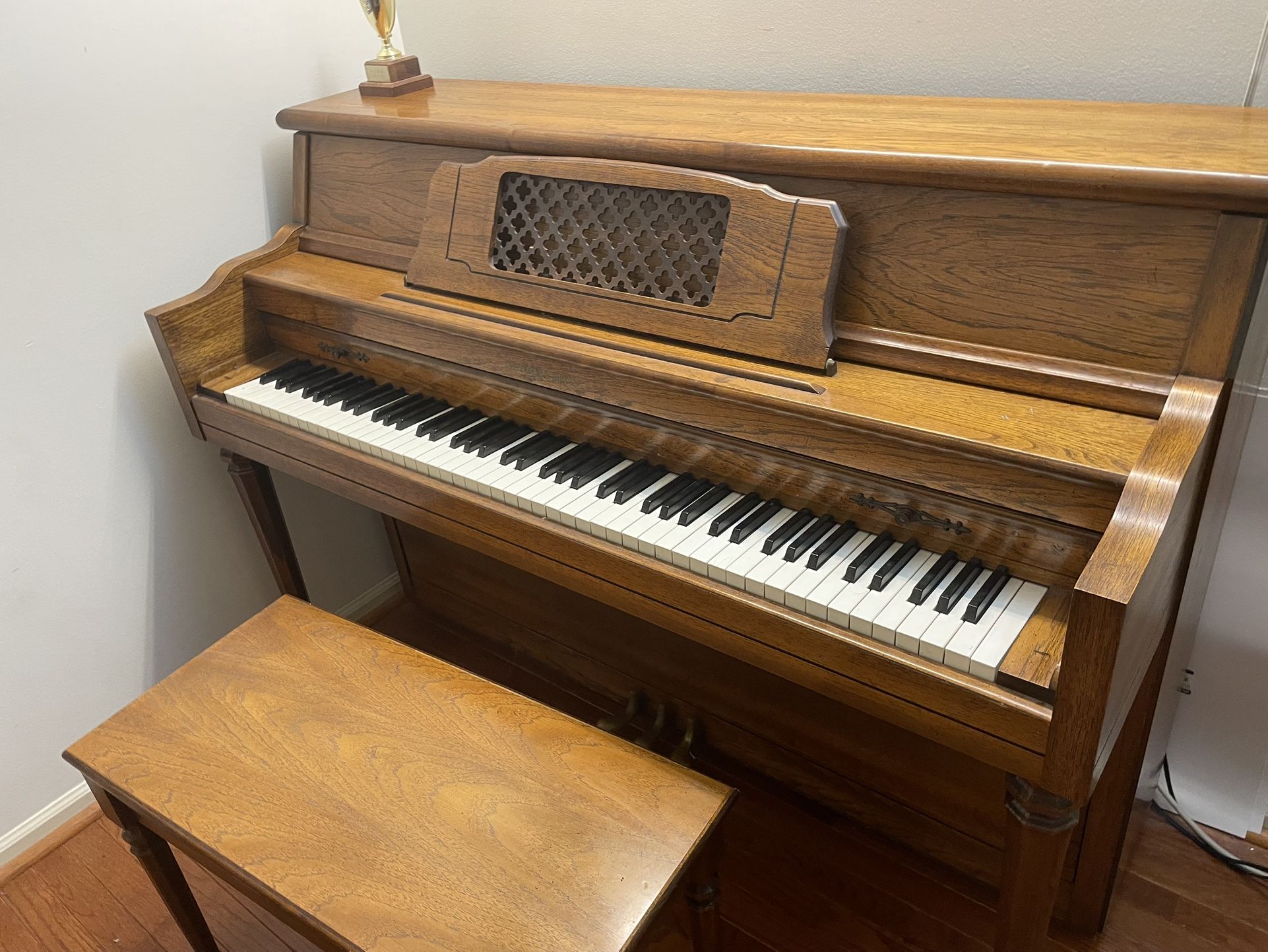 Grinnells Bro piano