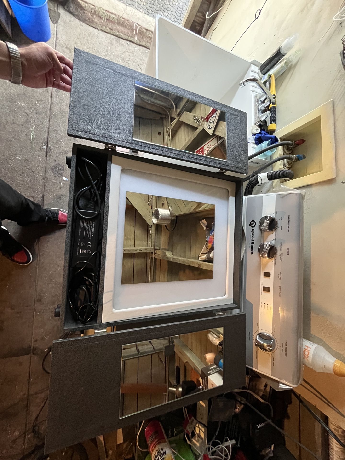 “The Makeup Light “