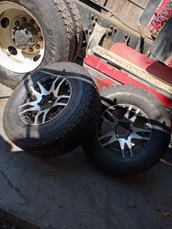 13' Toyota tacoma Wheel set with new tires