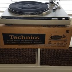 Technics SL-220 Frequency Generator Servo Automatic Turntable System