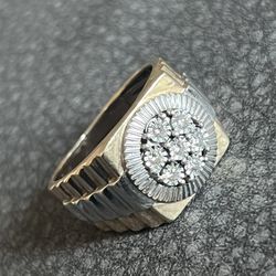 GOLD PRICES HIGH.   GOLD MENS RING AND DIAMONDS