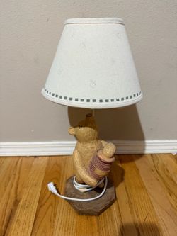 Winnie the Pooh Figurine Table Lamp charpente