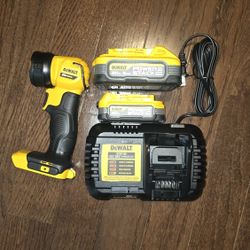 DEWALT
20V MAX Cordless LED Work Light With Batteries Power Stack And Charger 