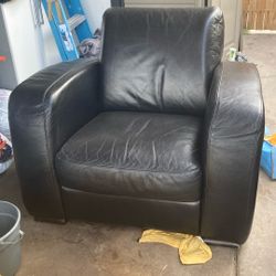 Leather Love Couch 