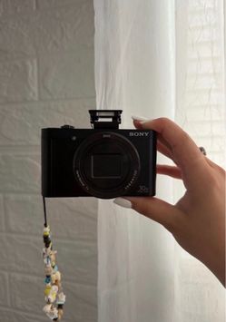 Sony Zeiss 30x Optical Zoom Compact Camera