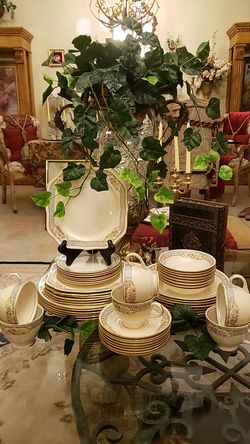 Homer Laughlin nautilus eggshell dinner set